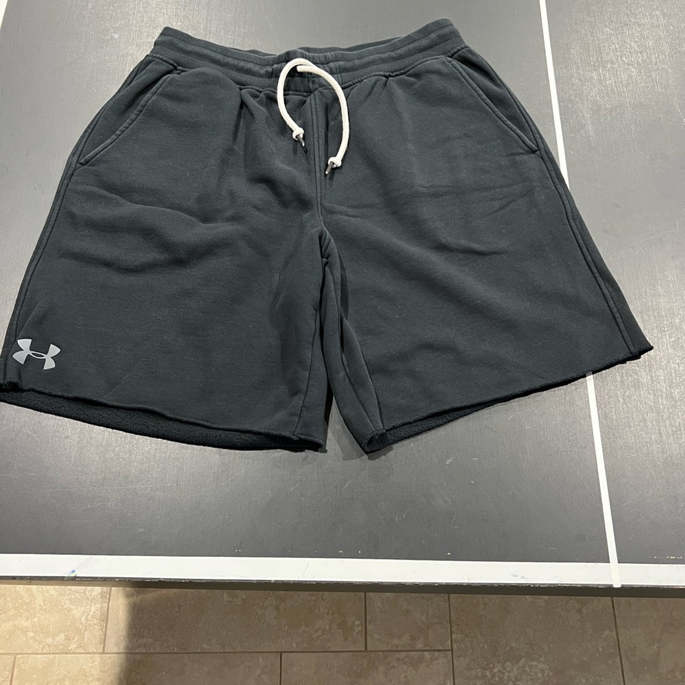 Under Armour mens sweat shorts size XL
